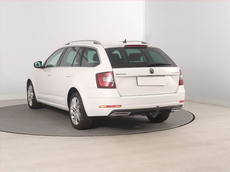 Škoda Octavia (2019) Style 2.0 TDI, Automat, Navi - fotka 4 z 17