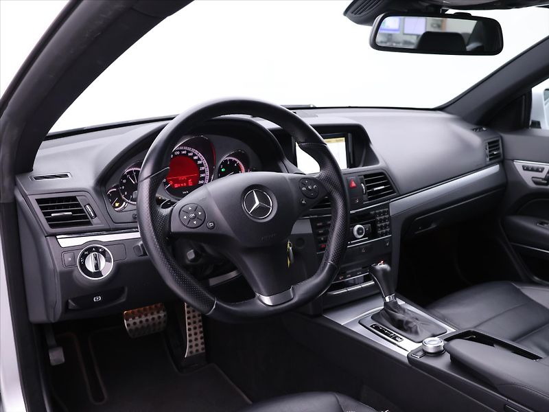 Mercedes-Benz Třídy E 3,0 350CDI 170kW Aut. Elegance - fotka 30 z 37