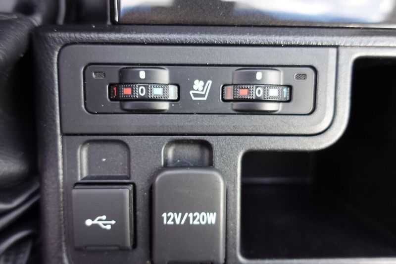 Toyota Land Cruiser 2.8 D-4D Executive Family 7mís - fotka 23 z 38