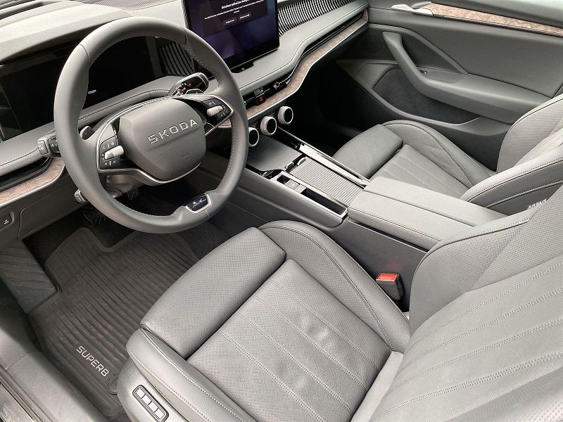 Škoda Superb (2025) 1.5 TSI iV DSG L&K - fotka 6 z 36