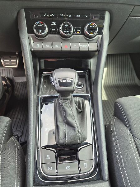 Škoda Karoq SportLine 1,5 TSI DSG, tažné, - fotka 32 z 35