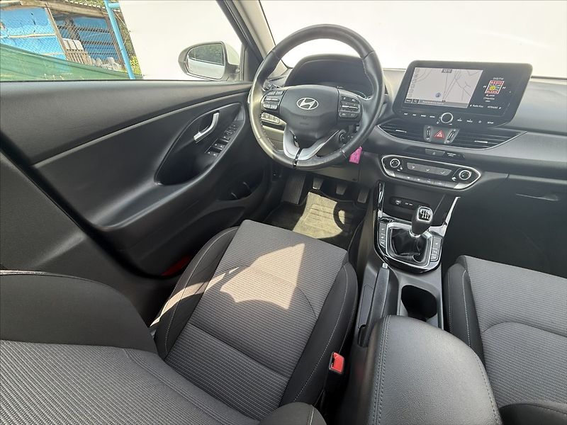 Hyundai i30 1,5 T-GDI 103kW Family - fotka 10 z 23