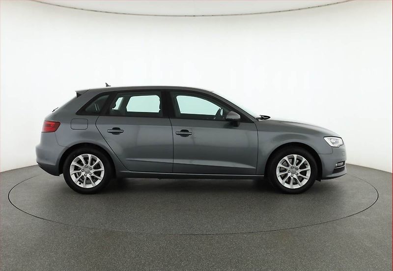Audi A3 (2015) 1.8 TFSI, 4X4, Automat, Navi - fotka 6 z 18