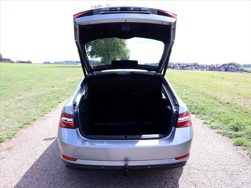 Škoda Superb 2,0 TDI 140kW DSG Style Plus - fotka 9 z 29