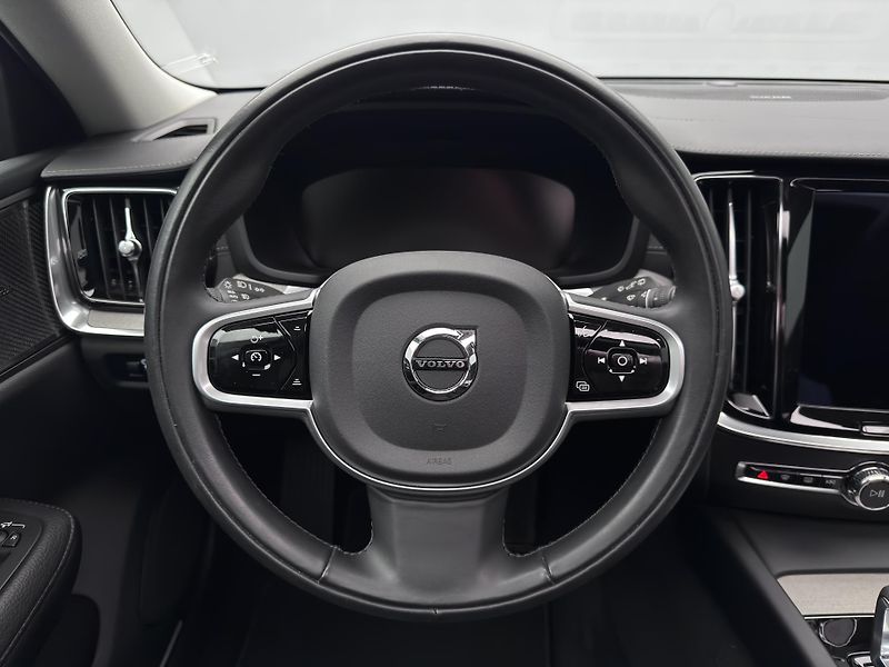 Volvo V60 CC MOMENTUM PRO AUT - fotka 3 z 48