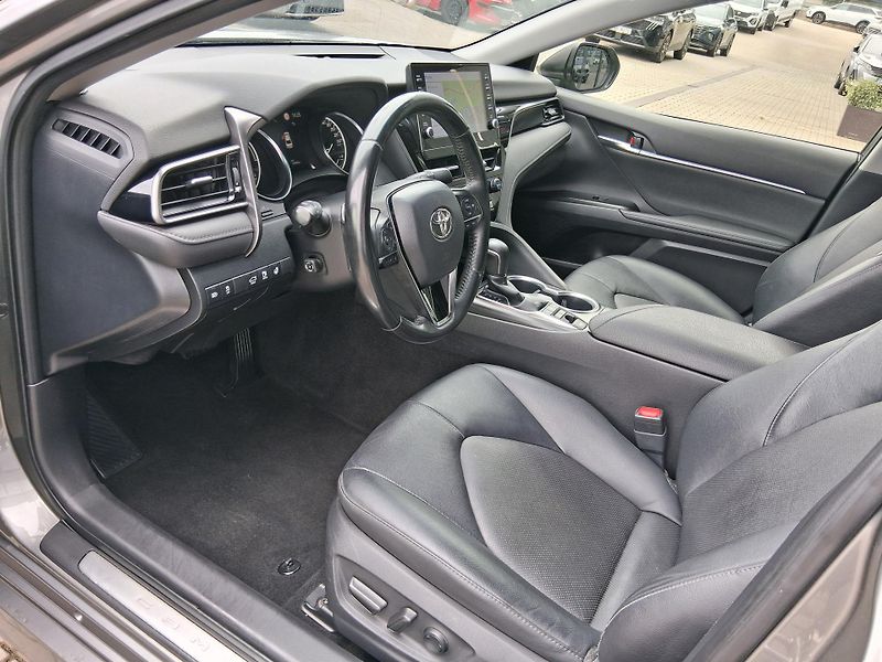 Toyota Camry EXECUTIVE 2.5 Hyb. 160 kW - fotka 10 z 31