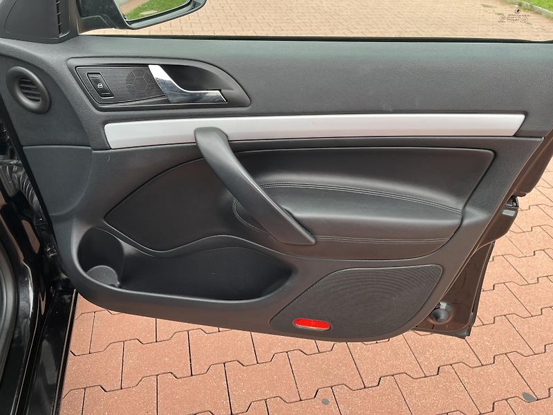 Škoda Octavia 1.6 TDi Elegance - fotka 17 z 28