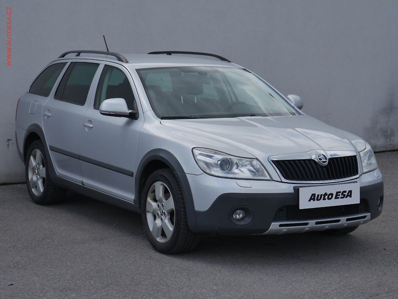 Škoda Octavia (2013) 2.0 TDI 4x4, ČR, Bixenon, AC - fotografie inzerátu