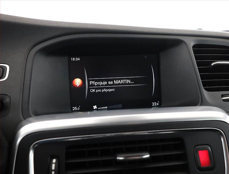 Volvo V60 (2016) D3 2.0, Navi, Tempomat - fotka 13 z 18