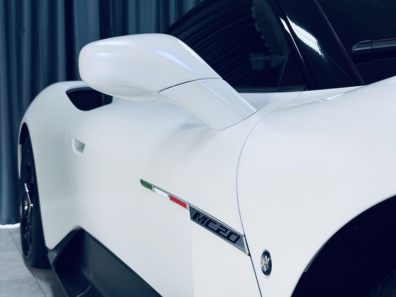Maserati MC20 (2021) NOVITEC Bianco Audace Lift MAX - fotka 12 z 32