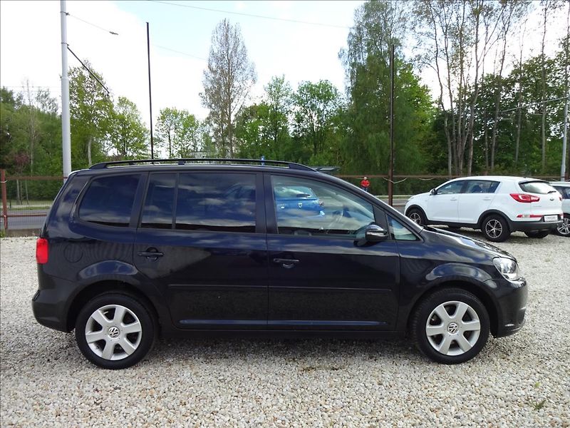 Volkswagen Touran 2,0 TDI 103kW 7.MÍST - fotka 8 z 55