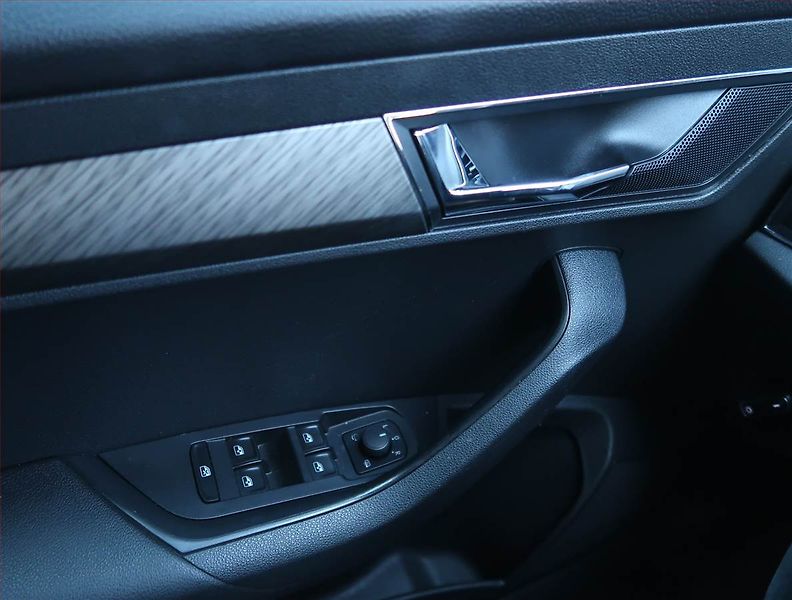 Škoda Karoq (2022) Style Plus 1.5 TSI - fotka 18 z 20
