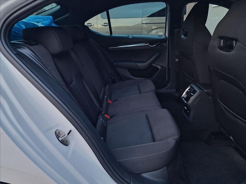Škoda Octavia 2.0 TDI DSG Style Sport,1.Maj - fotka 15 z 49