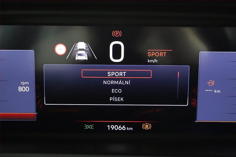 Jeep Avenger (2024) Altitude 1.2 Turbo - fotka 12 z 17