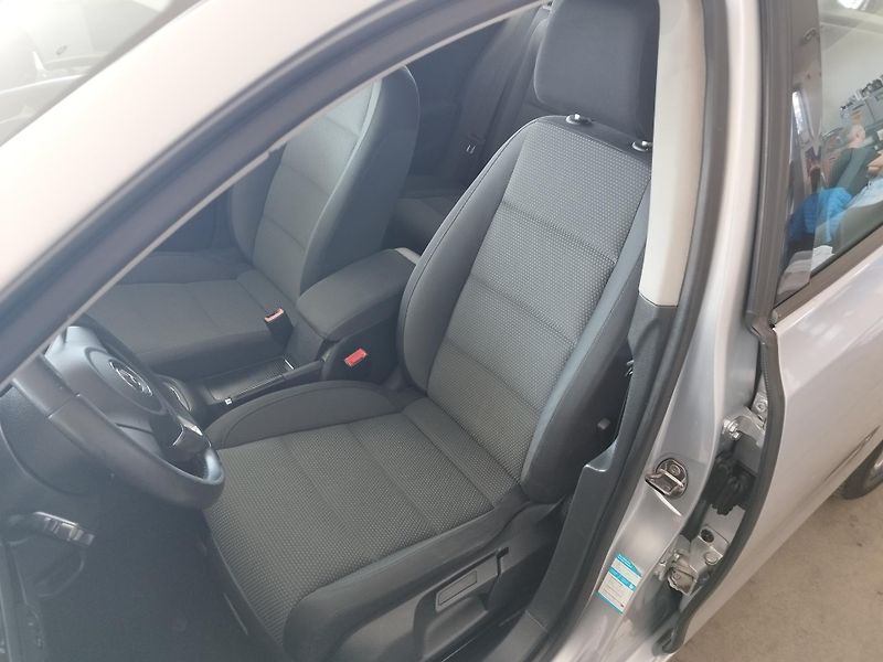 Volkswagen Golf (2010) 1,4TSI,90KW,DSG,ALU,NOVÉ ROZV. - fotka 16 z 27