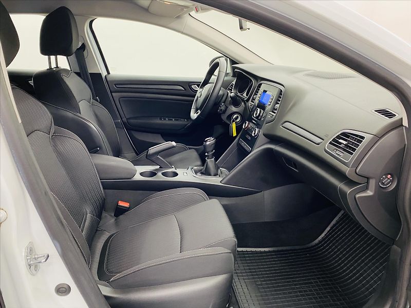 Renault Mégane 1,3 i 75Kw po servise - fotka 8 z 25