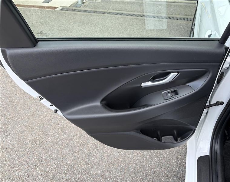 Hyundai i30 1,6 CRDi  WG Style - fotka 9 z 26