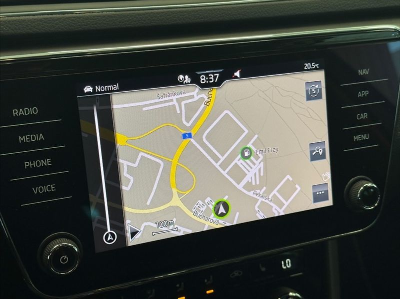 Škoda Superb 2,0 TDI STYLE DSG FL - fotka 14 z 19