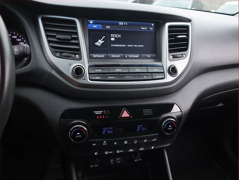 Hyundai Tucson (2018) Family 1.6 GDI, Serv.kniha - fotka 12 z 18
