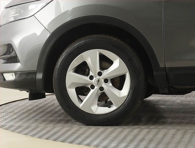 Nissan Qashqai (2019) 1.3 DIG-T, ČR,1.maj - fotka 14 z 21