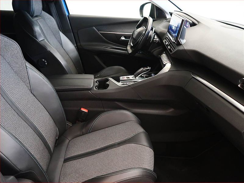 Peugeot 3008 (2022) 1.5 BlueHDi - fotka 9 z 18