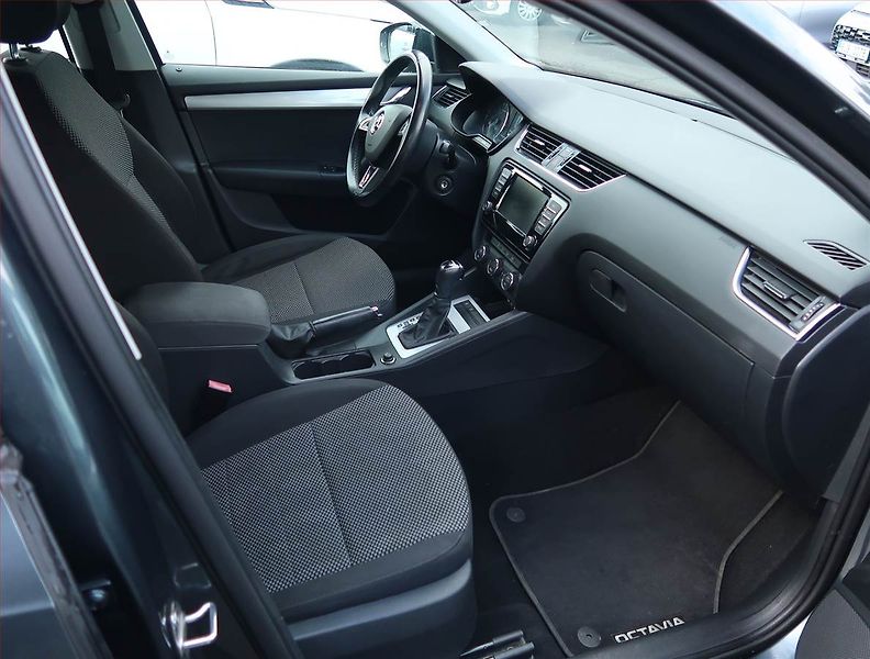 Škoda Octavia (2015) Ambition Plus 1.6 TDI, Automat - fotka 9 z 18