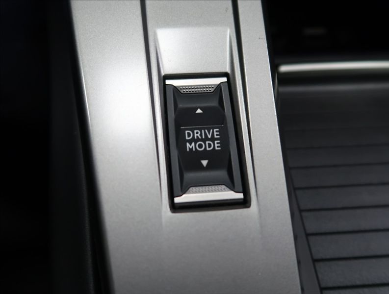Peugeot 308 1,2 PT AT ALLURE NAVI KAMERA - fotka 29 z 42