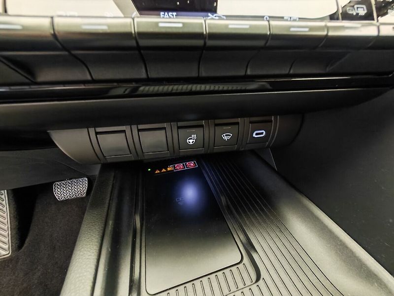 Toyota C-HR 2,0 Plug-in Hybrid Style - fotka 33 z 38