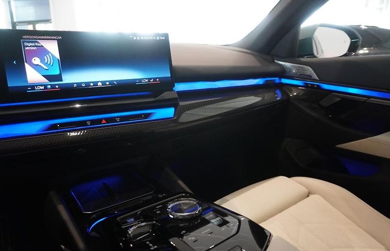 BMW i5 eDrive40 Touring M 360kam Pano - fotka 8 z 14