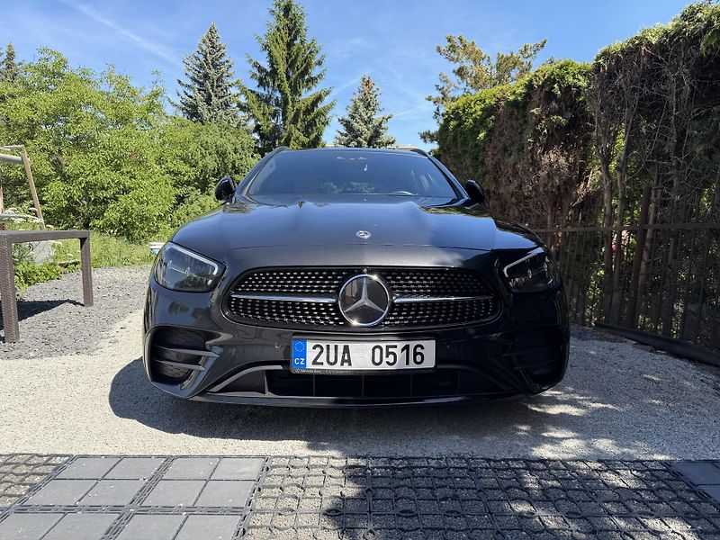 Mercedes-Benz Třídy E (2022) 300d 4M AMG,záruka,po servisu - fotka 2 z 7