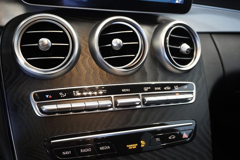 Mercedes-Benz Třídy C (2019) C300 2,0D AMG-LINE AUTOMAT - fotka 15 z 27