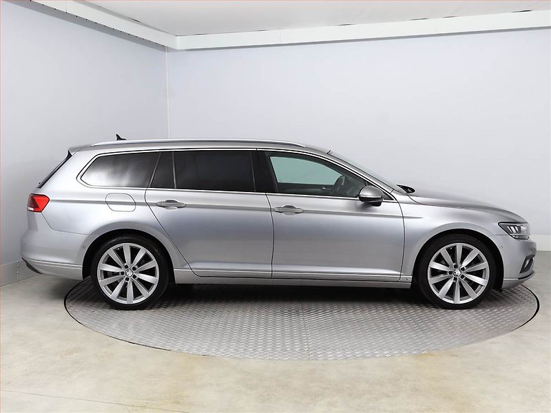 Volkswagen Passat (2022) Elegance 2.0 TDI, Automat - fotka 6 z 20
