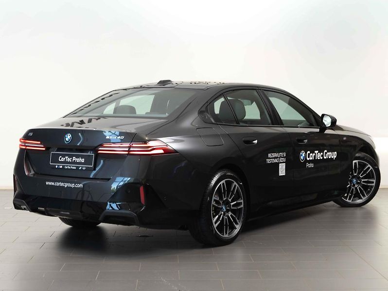 BMW i5 eDrive40 Sedan - fotka 3 z 6