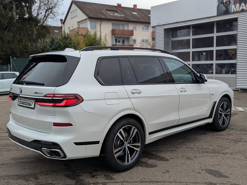 BMW X7 xDrive40i M-Sport NezTop Pano - fotka 8 z 13