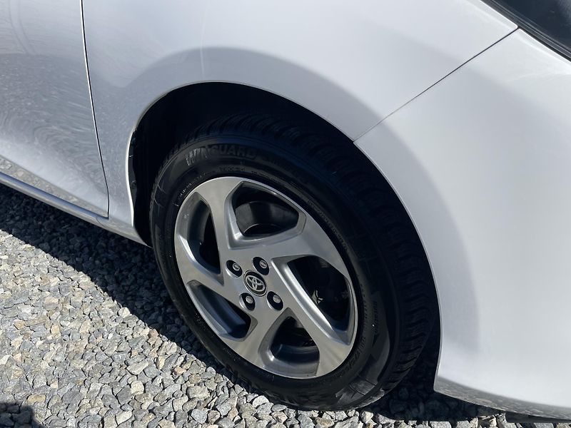 Toyota Yaris 1.5i 16v HYBRID 142TKM TOP 1A! - fotka 56 z 169