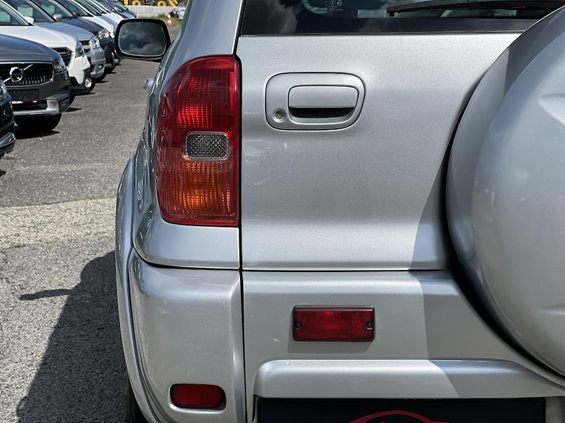 Toyota RAV4 2.0 D-4D 4x4 KLIMATIZACE ALU  - fotka 32 z 33