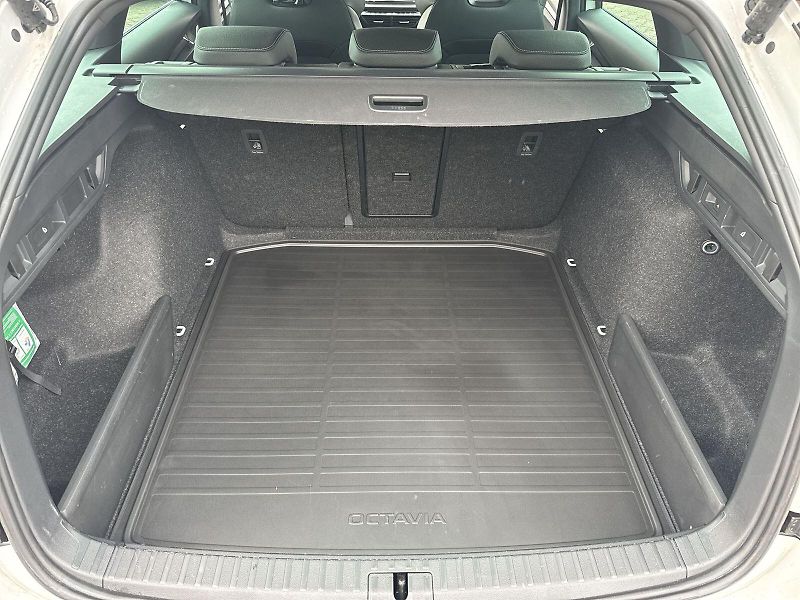 Škoda Octavia (2025) Combi 1.5 TSI M-HEV DSG Sportl - fotka 29 z 35