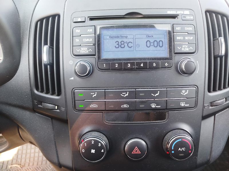 Hyundai i30 (2010) 1.4 16v - fotka 8 z 11