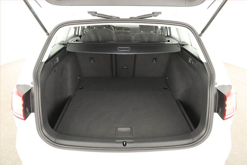 Volkswagen Golf (2020) 2.0 TDI, Automat, Serv.kniha - fotka 15 z 16