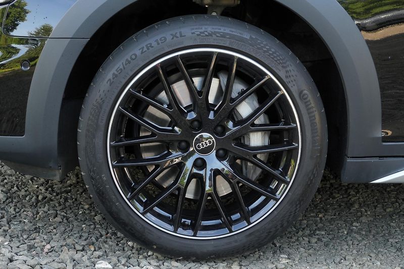 Audi A4 Allroad 50 TDI,Webasto, HUD, Kůže, B&O - fotka 4 z 46