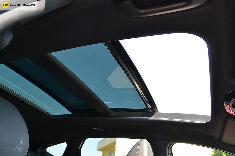 Hyundai Tucson 1,6 T-GDI PHEV 4WD AT 20 YEARS - fotka 18 z 75