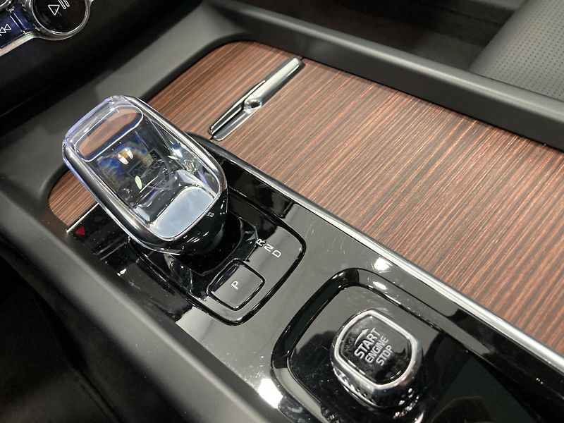Volvo XC60 T6 eAWD Recharge Ultra Dark  - fotka 28 z 36