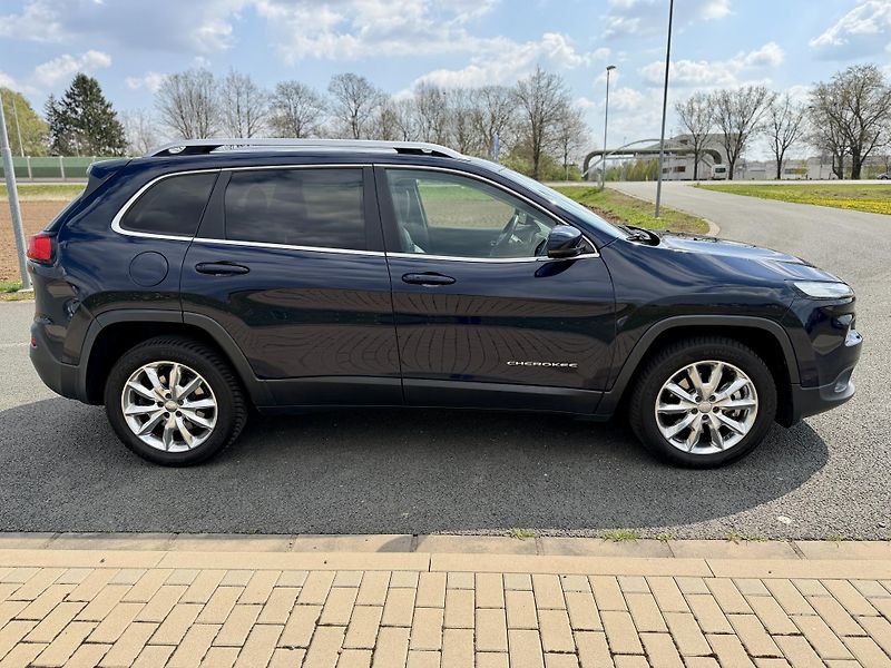 Jeep Cherokee 2.0 M-JET 4X4 LIMITED NAV KŮŽE - fotka 6 z 43