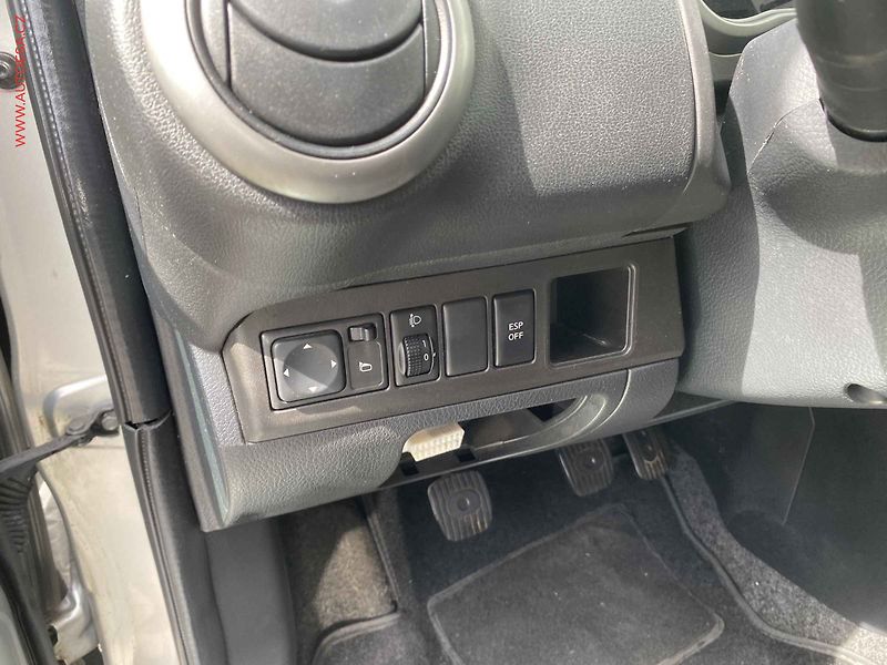 Nissan Note (2008) 1.4i, Acenta - fotka 13 z 13