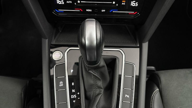 Volkswagen Passat 2.0 TDI DSG Elegance Variant - fotka 24 z 27