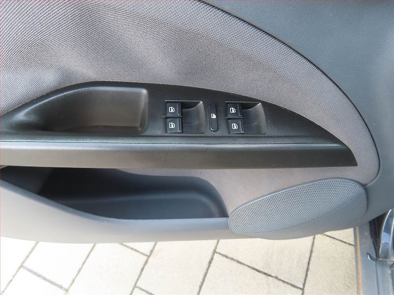 Seat Altea (2007) 1.9 TDI, po STK, dobrý stav - fotka 16 z 17