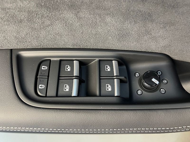 Audi Q8 50TDI QUATTRO S-LINE, PANORAMA - fotka 36 z 42