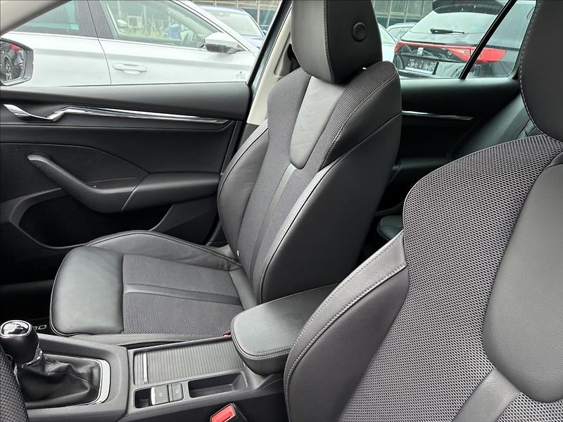 Škoda Octavia 2,0 PANORAMA,CANTON,HEAD-UP - fotka 10 z 28