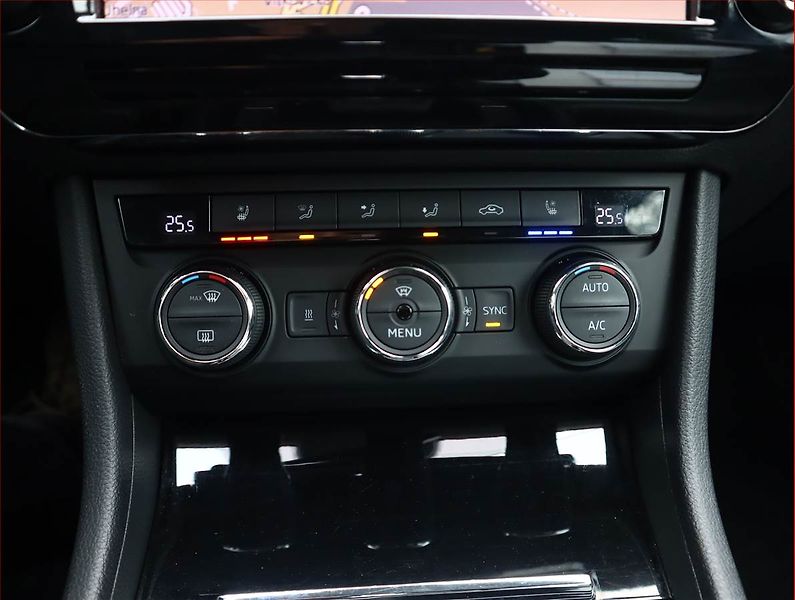 Škoda Superb (2016) Laurin&Klement 2.0 TDI, 4X4 - fotka 18 z 26