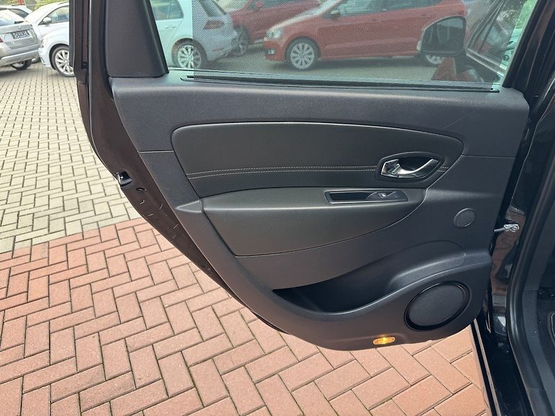Renault Scénic (2014) 1.5dCi  Navi Digi Klima Bose - fotka 23 z 50